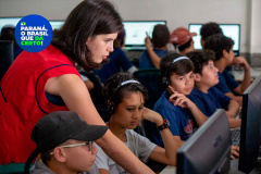 Novos materiais, tecnologia e intercâmbio: o avanço do Paraná no ensino do inglês na rede pública