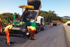 DER/PR recupera rapidamente quedas de barreiras em rodovia nos Campos Gerais