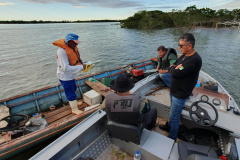 Operação do IAT no Rio Paraná busca combater a prática da pesca ilegal. Foram recolhidos materiais proibidos e aplicadas multas.