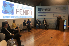 Saúde participa de seminário para alinhar e qualificar estratégias de assistência à saúde no Paraná