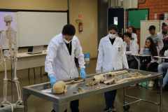 Peritos ministram curso sobre antropologia forense na Universidade da Integração Latino-Americana (UNILA)