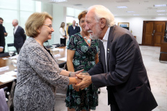 Paraná negocia fortalecimento de parceiras com o Canadá em diversas áreas. Governador em exercício, Darci Piana com a Cônsul-geral  do Canadá em São Paulo Heather Cameron e o chefe do escritório da Região Sul, Paulo Orlandi e os Secretarios Aldo Bona, da Ciência e Tecnologia  e Roni Miranda da Educação Foto Gilson Abreu/Aen