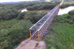 Ponte metálica entre a Lapa e Campo do Tenente está ficando com cara nova 