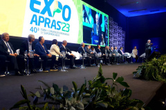 O vice-governador Darci Piana e o secretário da Agricultura, Norberto Ortigara, participaram da abertura da ExpoApras 2023