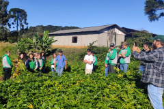 IDR-Paraná investe em projeto para manter o jovem no campo