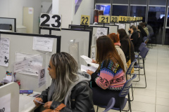 Mutirão oferece 500 vagas de emprego para migrantes em Curitiba
