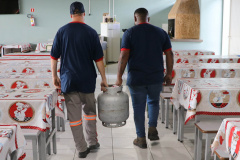Governo compra 37 mil unidades de gás de cozinha para colégios da rede estadual