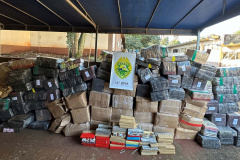 Polícia Militar apreende carreta com mais de duas toneladas de drogas em Foz do Iguaçu