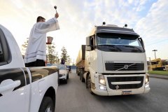  Caminhoneiros recebem a bênção de São Cristóvão no Pátio de Triagem do Porto de Paranaguá