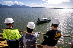 Portos do Paraná realiza simulado de resgate de trabalhador em mar