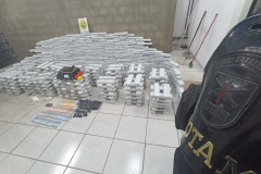 A Polícia Militar do Paraná, por meio de uma equipe de Rondas Ostensivas Tático Móvel (ROTAM) do 23º Batalhão da Polícia Militar, apreendeu 685 quilos de maconha, em Colombo, na Região Metropolitana de Curitiba