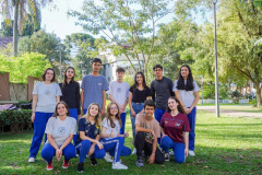 Alunos de Curitiba dão entrada na documentação para retirada do passaporta