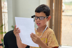 Óculos com inteligência artificial transforma vidas de alunos com deficiência visual no Paraná