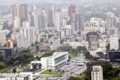 ABRE E FECHA