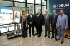 O governador em exercício Darci Piana participou nesta segunda-feira (19), em Curitiba, do lançamento de um projeto do Tribunal de Justiça do Estado do Paraná (TJPR) para instalação de pontos de atendimento remoto em municípios que não são sedes de suas comarcas. 