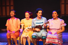 CRIANÇAS NO TEATRO