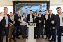 Carambeí, 13 de junho de 2024 - O governador Carlos Massa Ratinho Jr visita a nova fábrica de garrafas da Ambev, que está sendo construída em Carambeí, nos Campos Gerais.