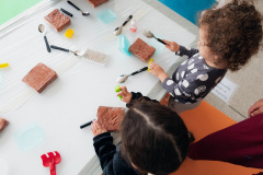 MON realiza oficina de pintura para bebês de 1 a 2 anos