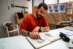 Yuri Rosa: a tatuagem como rito na residência artística do Museu Casa Alfredo Andersen