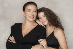 TEATRO GUAÍRA PEÇA ATRIZ Lilia Cabral e a filha