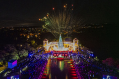  "Maior programação de Natal do Brasil estreia nesta sexta em Curitiba e aquece turismo". Os créditos estão nos nomes dos arquivos