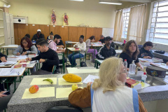 Língua sem fronteiras: conheça histórias de alunos estrangeiros do Colégio Estadual Paulo Freire