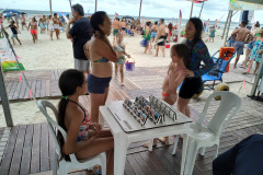 Verão Maior: Brinquedos e jogos temáticos sobre o turismo do Paraná fazem sucesso entre famílias