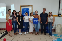Sanepar entrega materiais de educação ambiental sobre bacias hidrográficas em Colombo