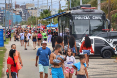 Delegacia Móvel da PCPR é ponto de referência em segurança para o público nos eventos do Verão Maior Paraná