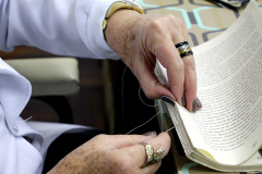 Biblioteca Pública realiza oficina de recuperação de livros