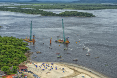 Empreendimentos como a Ponte de Guaratuba, no Litoral do Estado, seguem critérios rigorosos estabelecidos pelo Instituto Água e Terra para o controle e redução de danos ao meio ambiente.