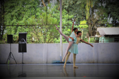 Escola de Dança Teatro Guaíra encanta cerca de 750 alunos em apresentação em colégio estadual de Curitiba