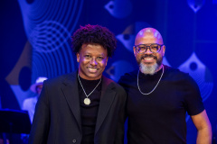  Sambabook Beth Carvalho: Projeto homenageia a madrinha do samba no Guairão 