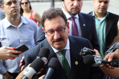 Posse do governador Carlos Massa Ratinho Junior, na foto, o pai do governador eleito e comunicador, Carlos Roberto Massa (Ratinho)    -   Curitiba, 01/01/2019   - Foto: José Fernandor Ogura/ANPr