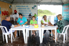 A população que aproveita a temporada no litoral paranaense pode ter acesso a serviços de saúde na areia da praia. Uma das ações da Operação Verão, do Governo do Estado, é a instalação de tendas na orla para oferecer testes rápidos de HIV, Sífilis e Hepatites B e C e aferição de pressão arterial e glicemia.  -  Litoral do Paraná, 02/01/2019  -  Foto: Jaelson Lucas/ANPr
