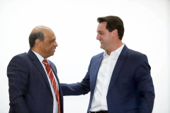 O governaador Carlos Massa Ratinho Júnior, participa da posse do secretário de Estado da Fazenda, Renê de Oliveira Garcia Junior. Foto: Rodrigo Félix Leal