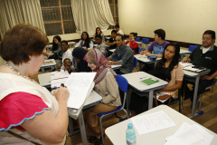 Estão abertas até 18 de janeiro as matrículas para os cursos do Centro de Línguas Estrangeiras Modernas (Celem) da Secretaria de Estado da Educação do Paraná. São ofertadas nas escolas estaduais aulas de Alemão, Espanhol, Francês, Inglês, Italiano, Japonês, Mandarim, Polonês e Ucraniano, além de Língua Brasileira de Sinais (Libras) para ouvintes e de Português para Falantes de Outras Línguas. As aulas começam em fevereiro. - . Foto: Hedeson Alves