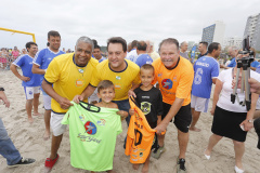 O governador Carlos Massa Ratinho Junior, caminhou na Orla de Matinhos e participou do lançamento das atividades esportivas na Operação Verão Paraná, com o Jogo dos Atletas, na arena multiuso. Foto: Arnaldo Alves / ANPr.