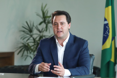 O governador Carlos Massa Ratinho Junior disse nesta sexta-feira (18), em entrevista à GloboNews, que vai estruturar a segurança pública do Paraná com maior presença de policiais e integração das polícias. "Segurança pública se faz de duas maneiras: com presença física e tecnologia. Vamos aliar as duas", afirmou.  -  Curitiba, 18/01/2019  -  Foto:  Rodrigo Félix Leal