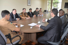 Diretoria-geral do Departamento de Trânsito do Paraná (Detran-PR) reuniu-se nesta terça-feira (22) com representantes da Polícia Rodoviária Federal e da Polícia Militar do Paraná, na Academia Policial Militar do Guatupê, em São José dos Pinhais. Foto: Pamella Rosa/Detran