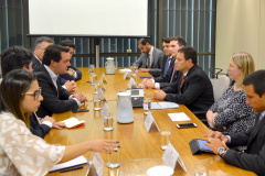 O governador Carlos Massa Ratinho Junior cumpriu nesta quarta-feira (30) em Brasília agenda com ministros de Estado, autoridades do Poder Judiciário e órgãos de fiscalização. Na foto, o governador com o ministro Adalberto Santos de Vasconcelos, secretário especial da Secretaria do Programa de Parcerias de Investimentos (PPI). - Brasília, 30/01/2019 - Foto: Divulgação ANPr