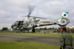 O Governo do Paraná enviou uma equipe aérea para Brumadinho (MG) com o objetivo de auxiliar nas buscas pelas vítimas do rompimento da barragem ocorrida na sexta-feira (25/01). Cinco integrantes do Batalhão de Polícia Militar de Operações Aéreas (BPMOA) viajaram neste domingo (03/02), somando-se à equipe do Corpo de Bombeiros que está naquele estado, incluída na força tarefa de buscas pelas vítimas desde o último domingo (27/01).  -  Curitiba, 03/02/2019  -  Foto: Jaelson Lucas/ANPr