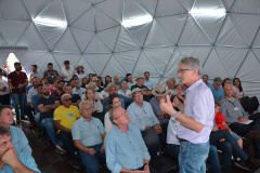 O secretário estadual da Agricultura e Abastecimento, Norberto Ortigara, reuniu-se terça-feira (05) com representantes dos municípios do Oeste do Paraná, no Show Rural, em Cascavel, para debater a sanidade animal da região.  -  Cascavel, 06/02/2019  -  Foto: Divulgação SEAB