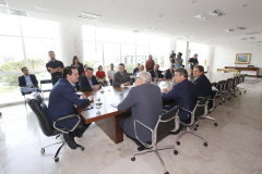 O governador Carlos Massa Ratinho Junior assina Termo de Cooperação entre FIEP e Agência Paraná de Desenvolvimento. Presentes: presidente da FIEP, Edson Campagnolo; Eduardo Bekin, diretor da Paraná Desenvolvimento; Márcio Nunes, secretário de Desenvolvimento Sustentável e Turismo; entre outros.Curitiba, 14-02-19.Foto: Arnaldo Alves / ANPr.