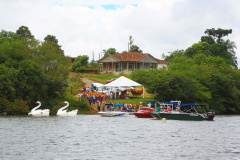 O passeio turístico inaugural da rota de Capanema sobre o Parque Nacional do Iguaçu, no Sudoeste do Paraná, aconteceu nesta sexta-feira (15). Nos mesmos moldes do trecho embaixo das cataratas de Foz do Iguaçu, a operação nesse outro ponto do rio permitirá a exploração do ecoturismo sobre diversas ilhas, trilhas e cachoeiras que compõem o ecossistema local.  -  Capanema, 15/02/2019  - Foto: Jaelson Lucas/ANPr