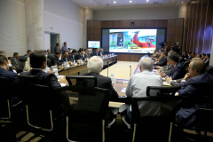 O presidente da Companhia de Habitação do Paraná (Cohapar), Jorge Lange, apresentou ao governador Carlos Massa Ratinho Junior nesta terça-feira (19) a proposta de reestruturação de cargos da empresa com economia de 22% apenas em janeiro. A folha de pagamento encolheu de R$ 1,75 milhão para 1,35 milhão. A economia deve gerar investimentos para diminuir o déficit habitacional de 485 mil domicílios. Curitiba,19/02/2019 Foto:Jaelson Lucas ANPr