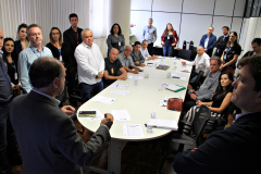 primeira reunião gerencial do secretário do Desenvolvimento Urbano, João Carlos Ortega, com dirigentes da Paraná Edificações (Pred). Pela proposta de reforma administrativa do Governo do Estado, que já tramita na Assembleia Legislativa, a Paraná Edificações vai compor o conjunto de órgãos vinculados à Secretaria do Desenvolvimento Urbano.  -  Curitiba, 27/02/2019  -  Foto: Divulgação SEDU