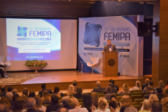  O secretário estadual da Saúde, Beto Preto, fez hoje a palestra de abertura oficial do 12o Seminário Femipa ? Federação das Santas Casas de Misericórdia e Hospitais Beneficentes do Paraná ? e falou sobre os programas do Governo para as instituições filantrópicas.Curitiba, 14/03/2019  -  Foto: Diogo Pracz/SESA