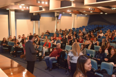 Representantes das 22 regionais de saúde do Paraná participaram de oficina para tratar de mudanças no sistema de vigilância da Tuberculose. O secretário da Saúde do Paraná, Beto Preto, explicou que o novo Sistema de Notificação de Tratamento da Infecção Latente está sendo implantado em todo país com a meta de reduzir a incidência de casos até 2035. Foto:Diogo Pracz de Oliveira