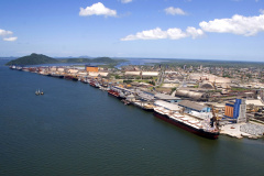 A equipe da Diretoria de Meio Ambiente da Administração dos Portos do Paraná participa, no Porto de Itajaí, em Santa Catarina, do 25º Cooperaportos. O evento termina hoje (22/03), e os profissionais voltam ao Estado com a proposta de que o Porto de Paranaguá sedie a próxima edição do evento, por ser referência nacional em gestão ambiental portuária. -  Foto: Arquivo ANPr